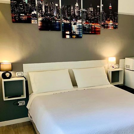 Апартаменты Magda House & Parking Бари Экстерьер фото